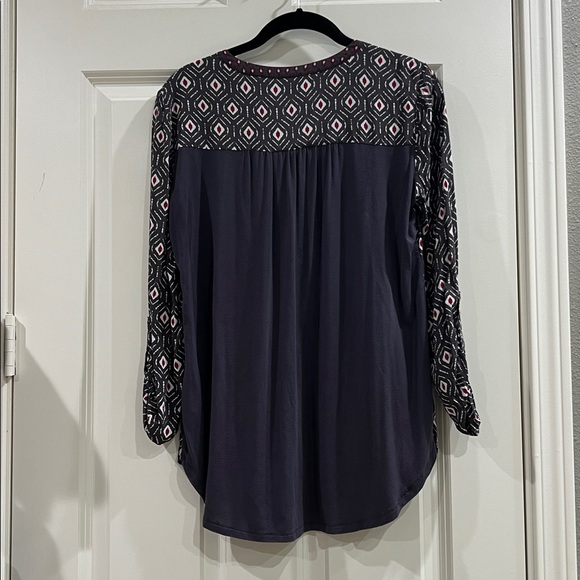 Anthropologie One September 3/4 sleeve geometric blouse size XS - Picture 4 of 5